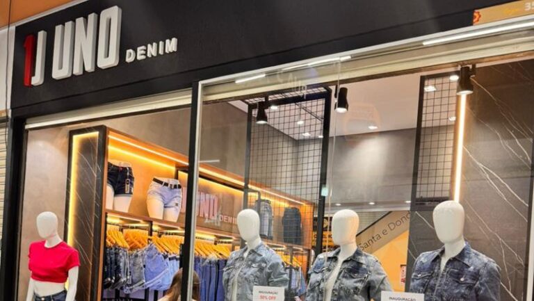 Marca confeccionista de jeans Uno Denim inaugura nova unidade no Mega Moda Park e aposta em ação promocional com descontos de até 50%
