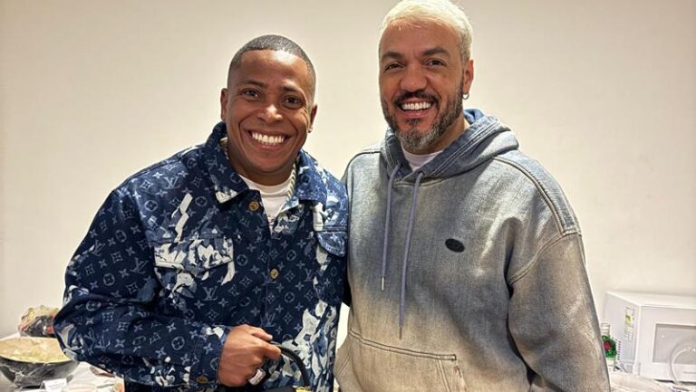 Empresário Raoni Soares presenteia cantor Belo com fone de ouvido de ouro avaliado em 10 mil dólares