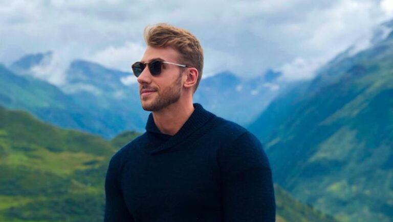 Advogado que largou a profissão para se torna influencer astrólogo vem se destacando nas redes sociais