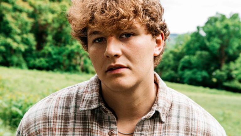 Caleb Hearn lança o enérgico single “Warm Body”