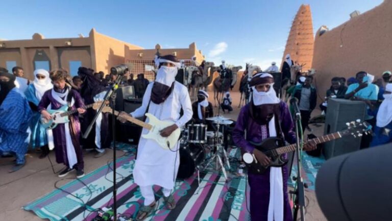 Mdou Moctar compartilha “The Agadez Folders: Live at Sultan’s Palace“