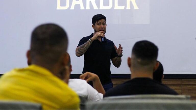 O sucesso de BarberHuggo: a história de um ex feirante que se tornou referência mundial na barbearia
