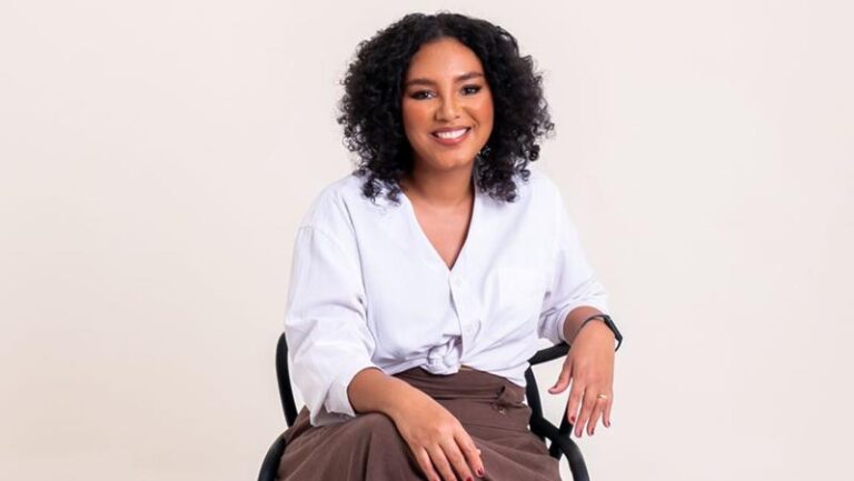Kamila Gomes: De Franqueada a Fundadora da Super Mentes, Transformando a Educação de Adolescentes