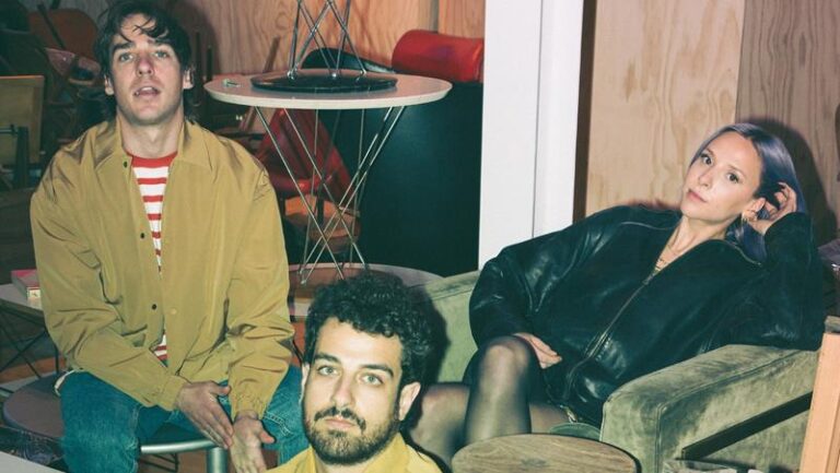 Wild Rivers compartilhou o single “What Kind of Song”