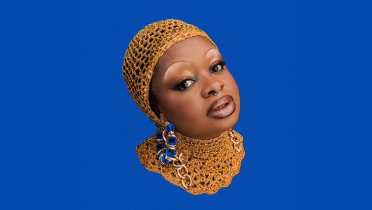 Tássia Reis coroa sua trajetória com a chegada do álbum Topo da Minha Cabeça