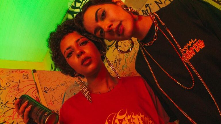 Xeque Mate Bebidas e Real Grapixo apresentam “Maldita”, nova coleção inspirada na cena feminina de rua