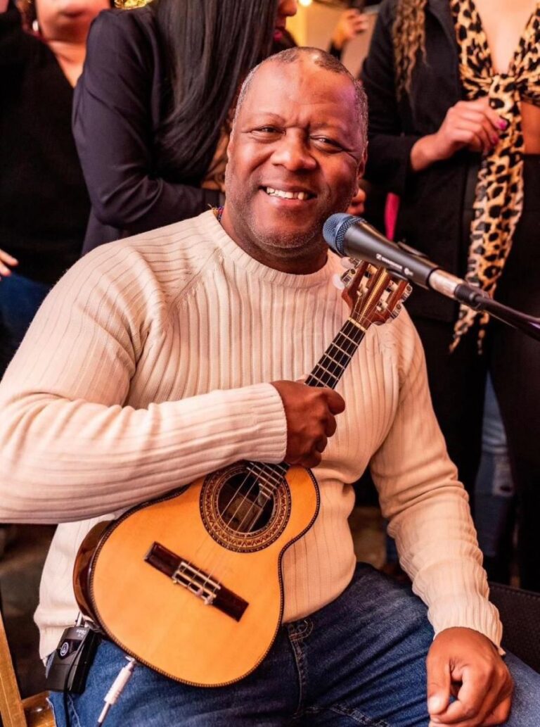 Serginho Procópio faz show na próxima terça-feira (10), comemorando 35 anos de carreira.