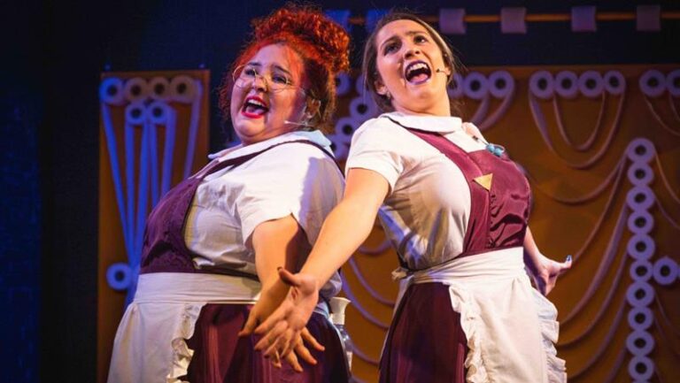 Sucesso com Luisa Perisse e Castorine, “Camareiras” volta aos palcos para sua última temporada no Teatro dos Quatro, na Gávea