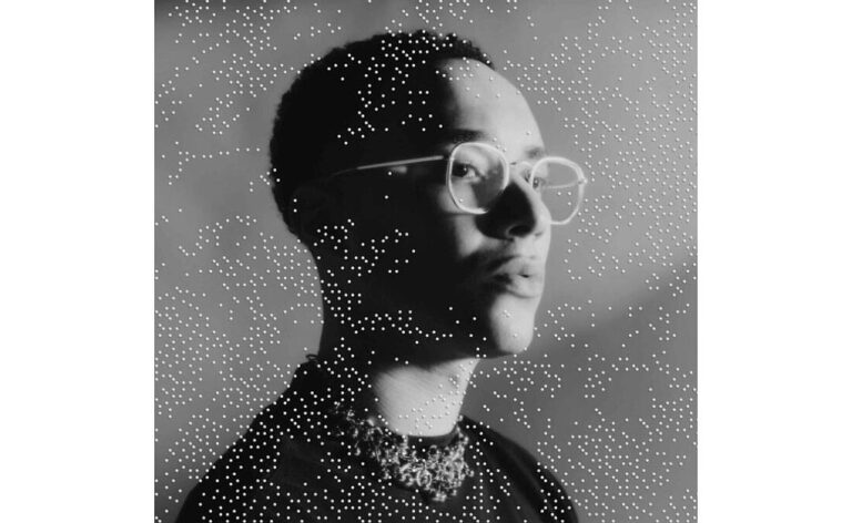 Jean Tassy alcança 4 milhões de streams com o segundo álbum, Acrônico, no Spotify
