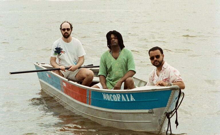 Mocofaia leva seu disco de estreia do palco do Manouche
