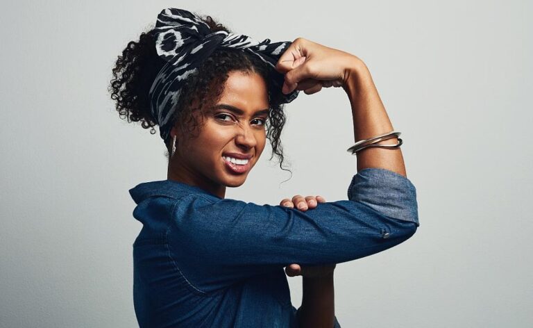 Psicóloga Daniela Cracel: Mulheres Fortes, Identidades Perdidas – O Caminho para o Empoderamento sem Comprometer a Feminilidade
