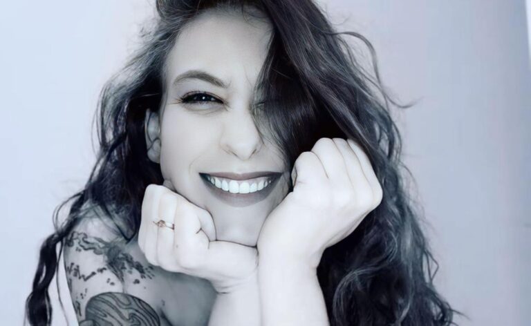 Mirian Siqueira: Da música ao marketing e uma jornada de autodescoberta