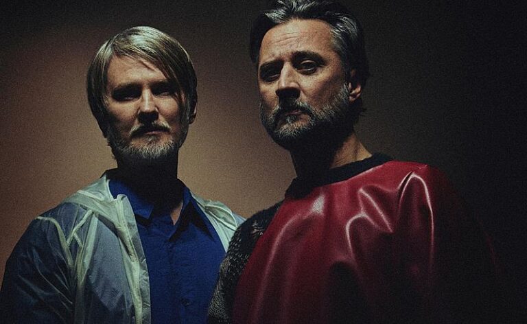 Röyksopp reinventa a aclamada “Running to the Sea” em nova versão “True Electric”