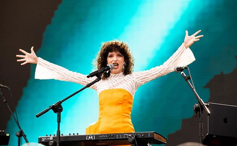 Sofia Freire brilha em sua estreia no Lollapalooza