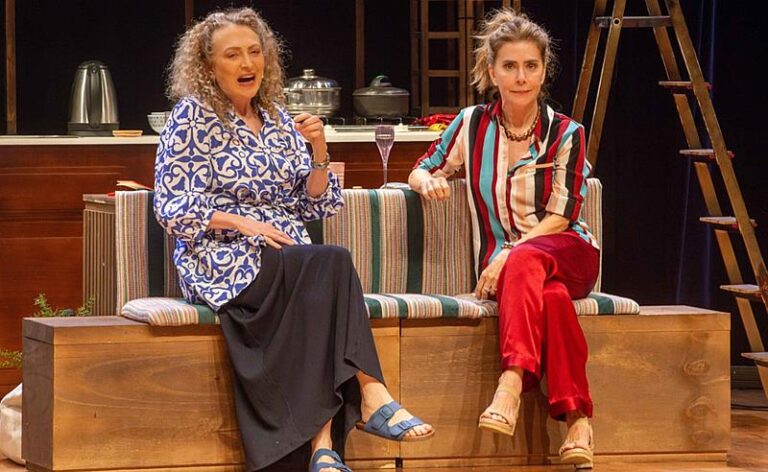 Maitê Proença e Debora Olivieri chegam a Petrópolis com a comédia “Duas Irmãs & Um Casamento”, no Teatro Imperial