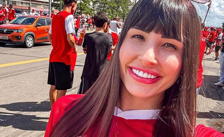 Ale Gaúcha conquista torcedores ao viralizar com seu “manto sagrado”, uma calcinha do Inter, e comemora o título gaúcho no Beira-Rio