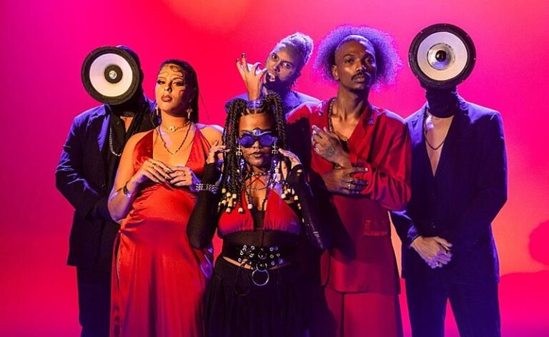 Duo Barbarize lança ‘Aquitaquente’: frevocore eletrizante que esquenta o álbum ‘Manifexxta’