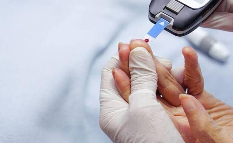 Pacientes diabéticos devem ter atenção redobrada com a saúde bucal