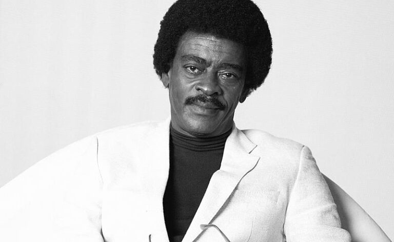 Seu Jorge inicia turnê europeia com shows esgotados nesta sexta-feira