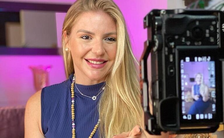 Conheça Juliana D’Elboux, especialista em autoconhecimento e bem-estar