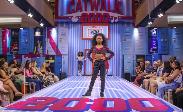 Evento de moda revive os anos 2000 com looks icônicos em São Paulo
