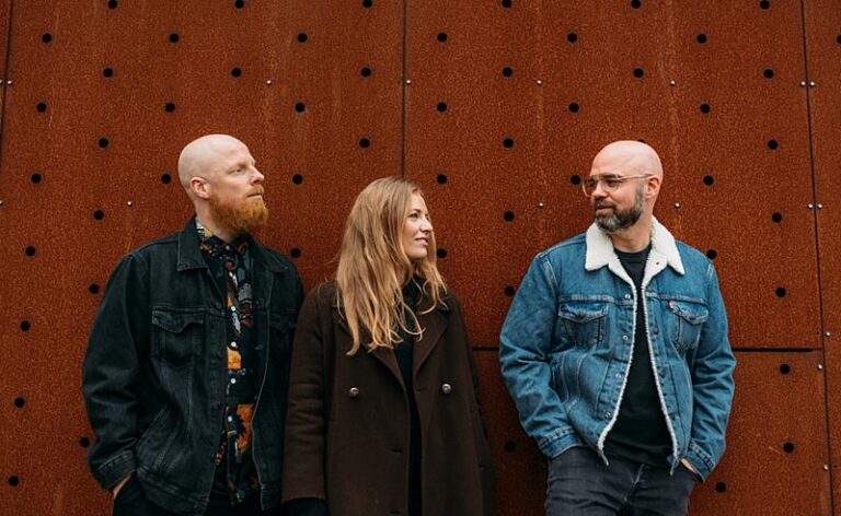 Tinlicker compartilha o novo single “I Started A Fire” em colaboração com o produtor Hero Baldwin