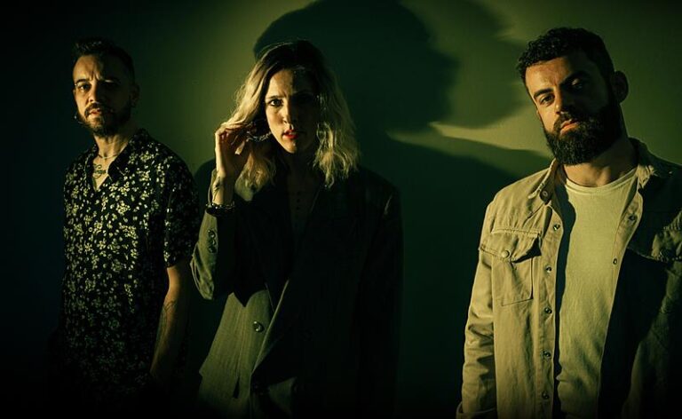 Banda Fenícia lança o single “São 02:03 (Nem Tão Colorida)” em parceria com Bola, do Zimbra