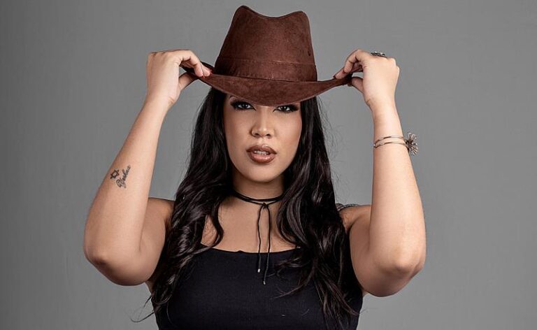 Jhenifer Borher: A voz que encanta o Brasil