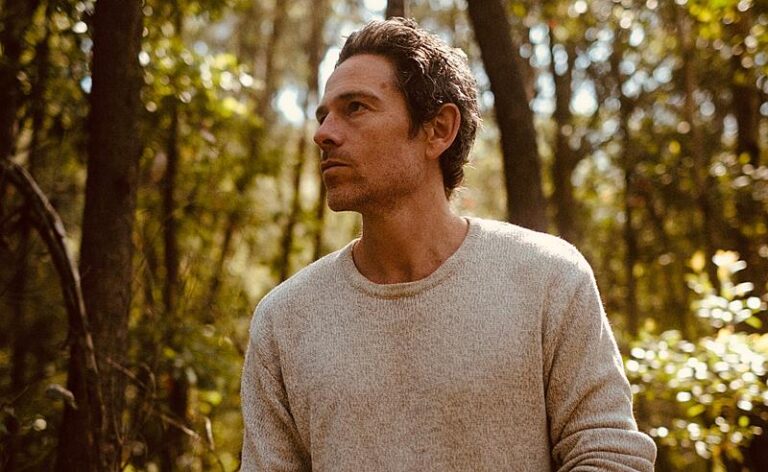 Mark Wilkinson anuncia novo álbum e compartilha a primeira prévia, o single “Reborn”