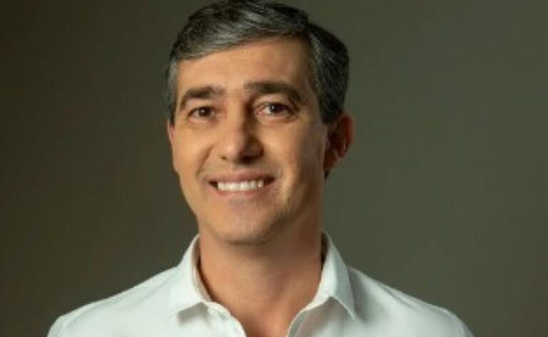 Mentor de líderes transforma trauma pessoal em método contra ansiedade