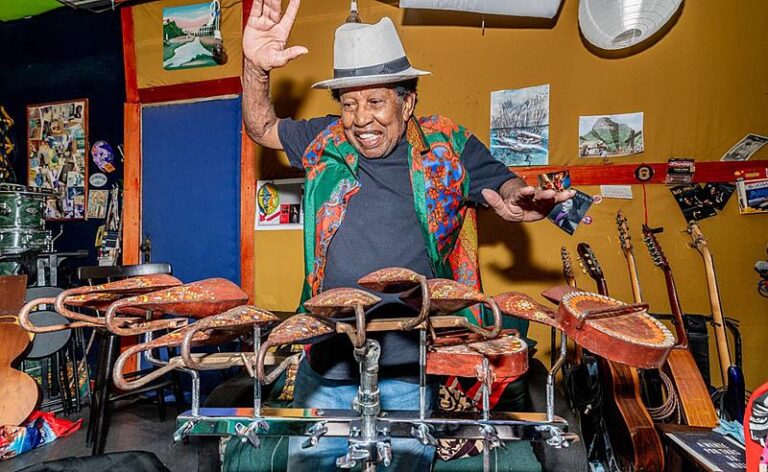 Robertinho Silva convida Edu Toledo no show “Diversidade Rítmica Brasileira”
