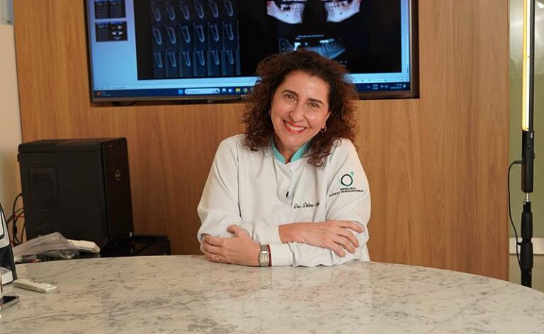 Conheça Debora Ayala Walverde, especialista em odontologia integrativa e estética