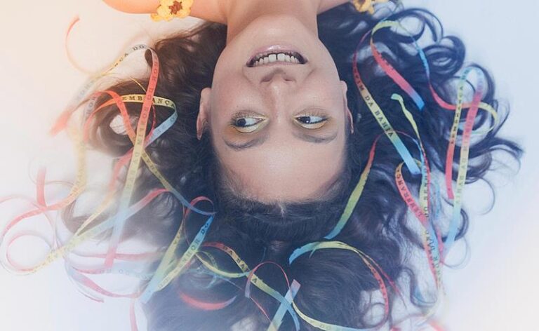 bel cortez estreia nova fase com o single pop “Pulseira da Bahia”
