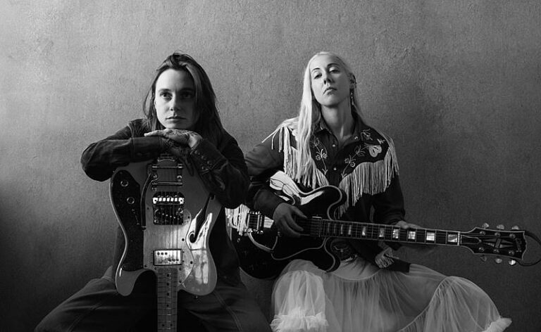 Julien Baker & TORRES lançam “Bottom of a Bottle”, último single do aguardado álbum Send a Prayer My Way