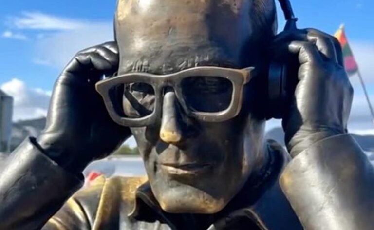 Carlos Drummond de Andrade “revive” em campanha do museu virtual “Rio Memórias”