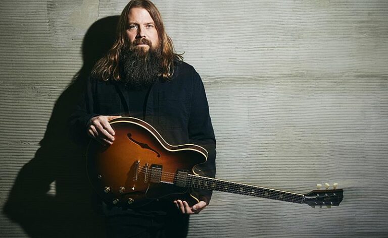Mark Morton lança oficialmente seu segundo álbum solo “Without The Pain”