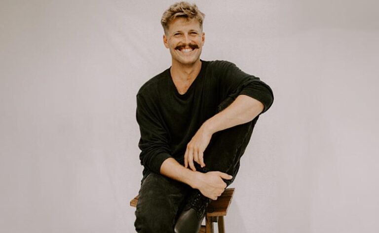 Ziggy Alberts compartilha o single “Feeling Blue”