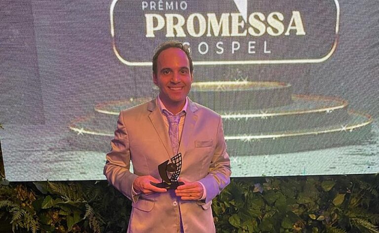Edu Silvera é o grande vencedor do Prêmio Promessa Gospel 2025 na categoria “Cantor Talento”