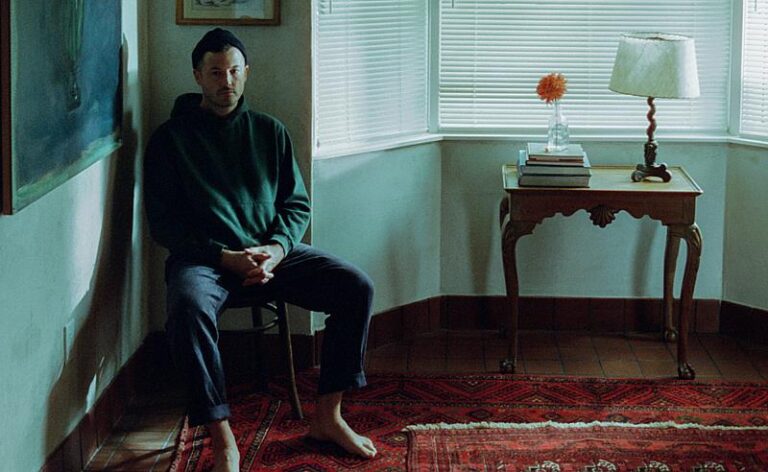 SYML lança seu novo álbum, “Nobody Lives Here”