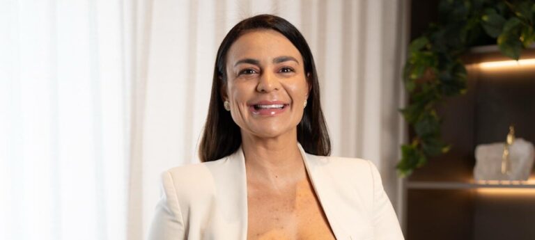 Da comunidade à referência internacional: a virada extraordinária da Dra. Marla Cruvinel, a dentista que conquistou o TikTok e transforma vidas com suas mãos