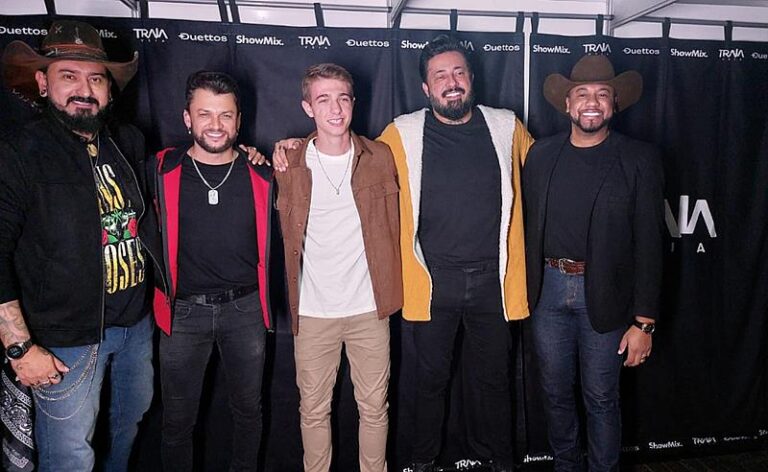 Daniel Bonetto foi participação especial no show do Traia Véia,  na cidade de Pinheiro Preto-SC