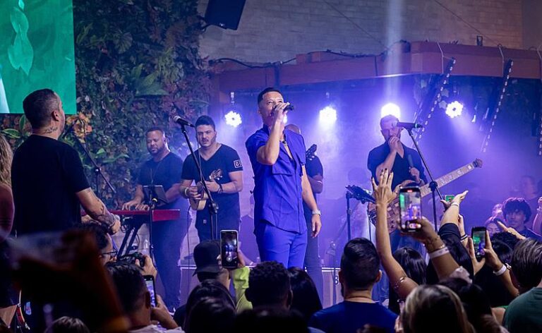 Ricardinho Lima grava audiovisual ‘Um lugar lindo’ com nomes de peso do samba e pagode