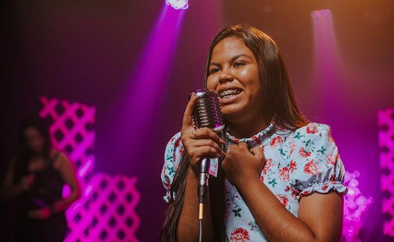 Wellen Carvalho: cantora gospel com raízes indígenas projeta novos voos em 2025