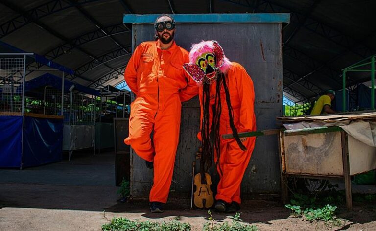 Fuz Aka leva fusão de ritmos afro-indígenas e música eletrônica ao Sesc RJ