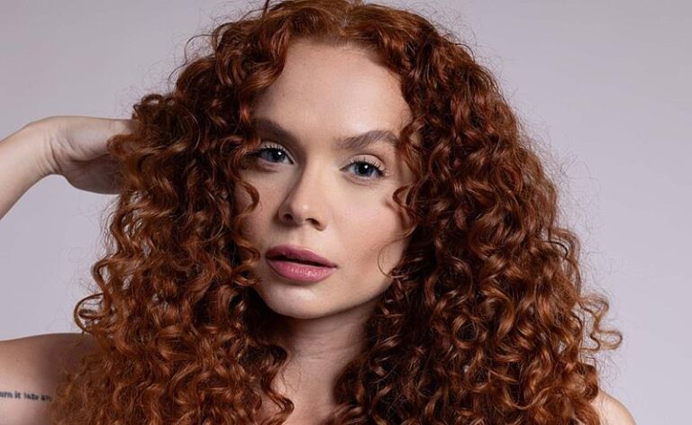 Mariana Palombo celebra novos projetos e lançamento de “Aura”, sua mais recente música