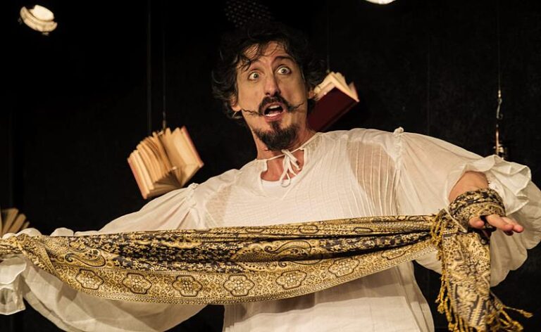 Sucesso de público e crítica, a comédia “As Artimanhas de Molière” volta aos palcos da Cidade das Artes, na Barra da Tijuca