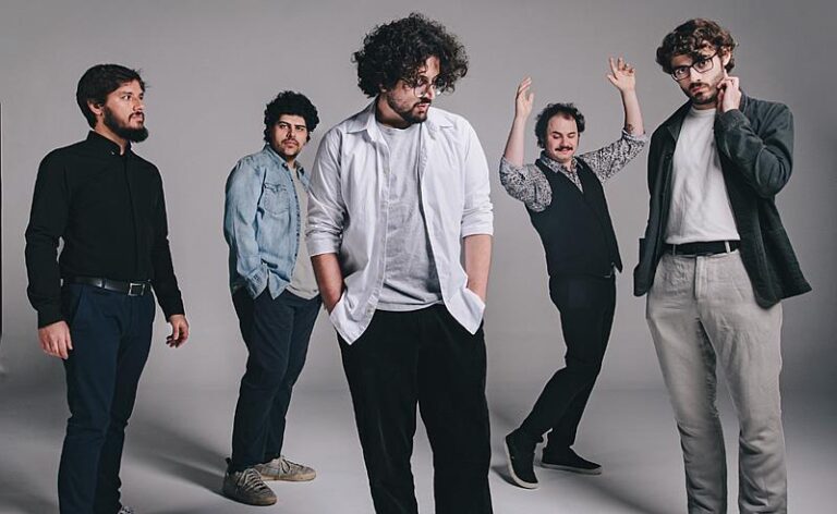 Em turnê na Argentina, a banda de rock brasileiro A Olívia anuncia novo álbum com single “Ensaio Aberto”