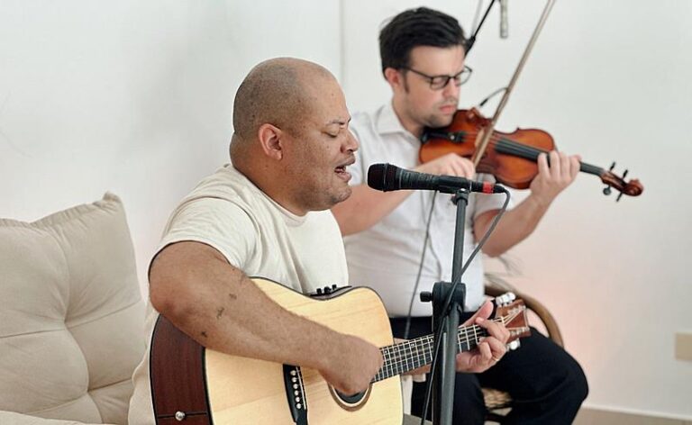 Gabriel Augusto lança o single “Ninguém é Como o Meu Senhor”  e o álbum “Devoção”