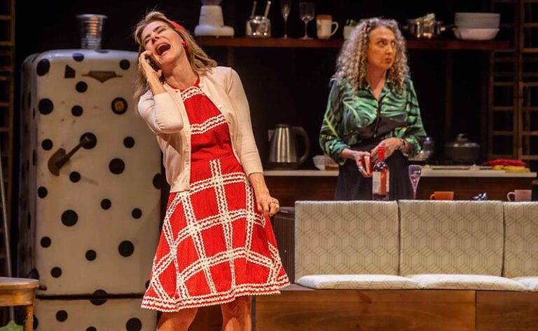 Maitê Proença e Debora Olivieri voltam ao Rio de Janeiro com a comédia “Duas Irmãs & Um Casamento”, no Teatro dos Quatro
