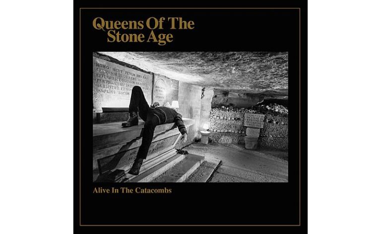 Queens Of The Stone Age: Alive In The Catacombs tem lançamento de áudio previsto para 13 de junho